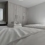 Eleantre Holiday Apartments